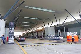 Previously, passengers travelling to lcct had the choice of taking a taxi, or express bus from kl sentral. Malaysia Kuala Lumpur 16 November 2018 Front Von Klia2 Oder Flughafen Kuala Lumpur International Airport Klia Von Malaysia Redaktionelles Stockbild Bild Von Flughafen Blau 130934934