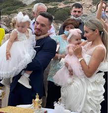 Ξεκίνησε την ενόργανη γυμναστική σε ηλικία 5 ετών στον πανιώνιο αλλά το 2005 σε ηλικία 15 ετών έκανε την επανάστασή του, εγκαταλείποντας προσωρινά το άθλημα για να επιστρέψει σε αυτό το. O Leyterhs Petroynias Kai H Basilikh Milloysh Baptisan Tis Kores Toys Onlarissa Gr Nea Eidhseis Larisa