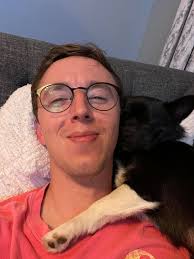 Well, I don't know what intrigues me the most, the fact that Shino sleeps  with the spotlight in her face or with his lollipop in her hand? 😭 She  amazes me every