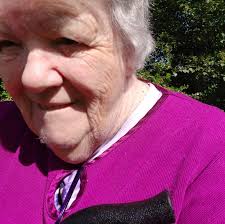 A Spring Bank Holiday Visit to Plockton** Everyone loves Plockton and its  sub-tropical palm trees, especially when the the sun is shining, ice creams  are being sold and the gardens have some