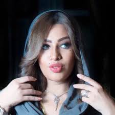 تعرضت الإعلامية السعودية روزانا اليامي لموجة من الإنتقادات اللاذعة من قِبل المتابعين عبر مواقع التواصل الإجتماعي، بعد أن نشرت مقطع فيديو لها ظهرت فيه بالمايوه خلال تواجدها أحد المسابح لمشاهدة فيديو روزانا اليامي، الذي أثار الجدل، تابعوا التقرير في الفيديو المرفق. Ø±ÙˆØ²Ø§Ù†Ø§ Ø§Ù„ÙŠØ§Ù…ÙŠ Ø¥Ø¹Ù„Ø§Ù…ÙŠØ© Ø³Ø¹ÙˆØ¯ÙŠØ© Ø­ØµÙ„Øª Ø¹Ù„Ù‰ Ø¹ÙÙˆ Ù…Ù„ÙƒÙŠ Ø¨Ø¹Ø¯ Ø­ÙƒÙ… Ø¨Ù€60 Ø¬Ù„Ø¯Ø©