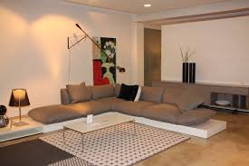 The jalis sofa is reminiscent of the orient as a place of hospitality and relaxed communication. Das Jalis Sofa Von Cor Erinnert An Eine Mediterrane Sitz Und Liegewiese Auf Einem Weissen Podest Liegen Weich Gepolst Haus Deko Innenarchitektur Mobeldesign