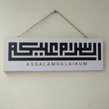 Ciri khas dari kaligrafi khat kufi adalah bentuknya yang kaku namun indah dan mempunyai karakteristik tersendiri dibanding dengan khat yang lainnya. Kaligrafi Kufi Assalamualaikum Cikimm Com