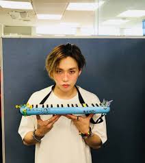 The Fact That He Decorated The Keyboard Himself 333 Celebrities Cute Celebrities Pentagon