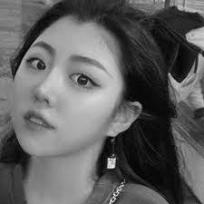 Yi Han's Instagram, Twitter & Facebook