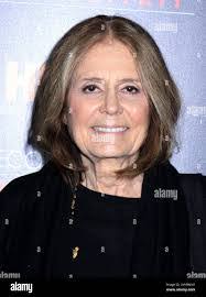 Gloria Warren's Instagram, Twitter & Facebook