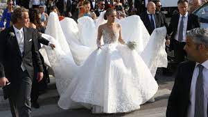 Victoria swarovski ehemann werner murz susse neuigkeiten swarovski hochzeitskleid hochzeitskleid extravagant victoria swarovski hochzeit from i.pinimg.com. Victoria Swarovski Ihr Mega Brautkleid Kostete 800 000 Euro Kleid Hochzeit Brautkleid Meerjungfrauenkleid Hochzeit