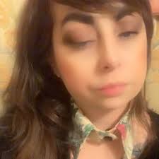 Bee Newton 🐝 (@Bee_Newtz)