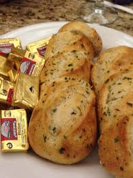 Lauren Winget (@lapetitewinget)