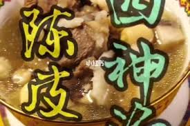 肠胃不好 便便不成型 脾虚又湿重 做啥都提不起劲了 试试这个陈皮四神汤 材料 陈皮 云苓 芡实 莲子 淮山 蜜枣 猪骨 猪骨焯水备用 除蜜枣以外的材料泡洗干净云苓利水渗湿 健脾安神芡实搭配淮山 健脾益shen 除湿止泻白莲清热降火 促进睡眠 birthday