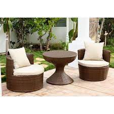 Perfect For Entertaining Poolside Or On The Patio This Breezy Seating Group Features Wicker Inspired Designs Beige Cushions And A Pedesta Kursi Modern Rotan