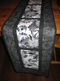 17 Diy Quilted Table Runner Ideas For All Year Round Homesthetics Inspiring Ideas For Your Home Contemporary Table Runners Table Runner Diy Quilted Table Runners Patterns