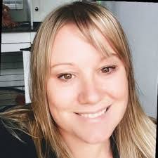 Kim Pfeil's Instagram, Twitter & Facebook