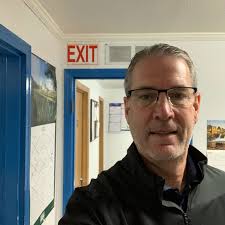 If you could have dinner with 3 Oregon Ducks legends, who would it be?🤔