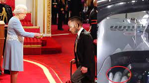 Hamilton received a knighthood wednesday as part of queen elizabeth ii's new year's honors list, which also recognized british performers, politicians, public servants and people outside the limelight who worked to defeat the coronavirus and its devastating impacts. Sir Lewis Hamilton Knighted For Bahrain Wave