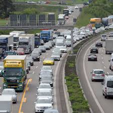 Für viele bedeutet ostern auch wieder sitzleder. Verkehrsstau An Ostern Oster Reisende Brauchen Geduld Reise