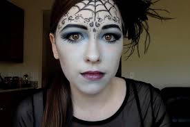 Visage de squelette aux lèvres cousues, figures intéressantes sur le front et le. 15 Idees De Maquillage Halloween Mystere Horreur Ou Gore Design Feria