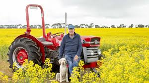 Bill and Judy Loader to sell 97-year-old Morris Cowley, Furphy tanks and  historic tractors
