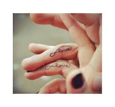Love Love Tattoo Unadonna Tatuaggi Per Coppie Tatuaggi Abbinati Tatuaggi Sulle Dita