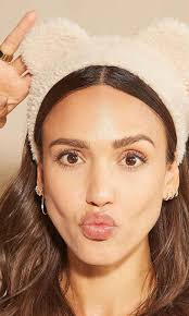 Corrección postural para rejuvenecer el rostro: los gestos que debes cuidar