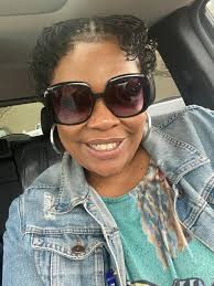 Natural curly hair products for frizz-free curls