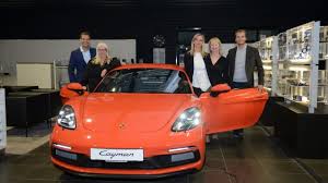 Looking for new or used cars? Viel Los Im Porsche Zentrum Munchen Sud Monaco De Luxe