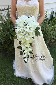 Calla lilies are one of the most popular choices for wedding bouquets by brides around the world. Cascade Bouquet Cascade Calla Lily Bouquet Off White Cascade Bouquet Off White Calla Lily Bouquet Calla Lily Bouquet Cascading Bridal Bouquets Lily Bouquet Wedding Calla Lily Bouquet Wedding