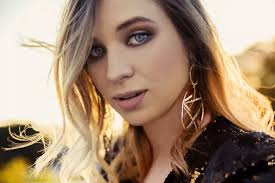 Interview: Cassadee Pope Chronicles Life's 'Stages'