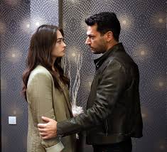 Bölüm gözükara bir delikanlı olan ramo, ailesinin hak ettiği insanca muameleyi görmesi için, ne pahasına olursa olsun bu adaletsizliğe son vermeye karar. Ramo 15 Bolum Fotograflari Show Tv