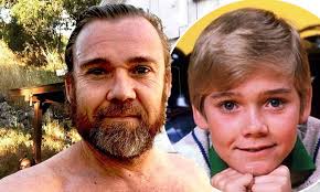 But we're sitting there drinking. Ricky Schroder Living In A Van Down By The River At Age 50 Ringsssss