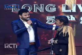 Ridho rhoma merupakan putra dari sang raja dangdut yang juga. Rhoma Irama Terkejut Ridho Dan Vicky Rhoma Naik Panggung