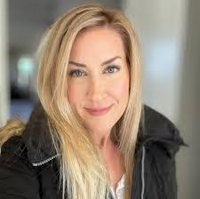 Candice Quigley's Instagram, Twitter & Facebook