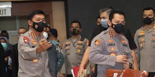 Persaingan didalam internal polri semakin memanas seiring dengan semakin dekat masa pensiun kepala kepolisian ri (kapolri) jenderal polisi idham azis pada. Sn99d07vlxoxxm