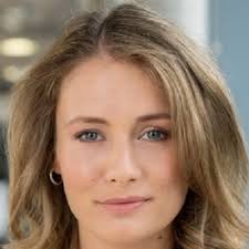 Zitat: Nüchterne Informationen haben es schwer auf TikTok, sagt Amelie  Marie Weber.