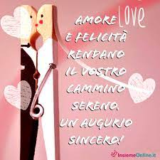 Auguri Agli Sposi Dedicate Una Frase Di Auguri Sinceri Ai Vostri Piu Ca Matrimonio Divertente Citazioni Matrimonio Auguri Di Buon Anniversario Di Matrimonio