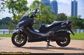 Comparing the technical specifications, sym cruisym 250i engine displacement is 249.4 while the modenas elegan 250 houses a 249.1 engine. Tested Modenas Elegan 250 Abs Modest Maxi Bikesrepublic