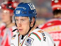 Menge verlässt die Panther