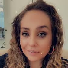 Desiree Albright's Instagram, Twitter & Facebook