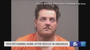 Arkansas officer shot by abduction suspect