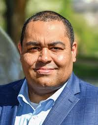 Roberto Pedroso's Instagram, Twitter & Facebook