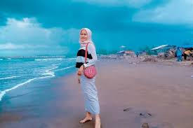 Pantai membentang sepanjang nyaris 3 km. Pantai Jetis Harga Tiket Masuk Spot Foto Terbaru 2021