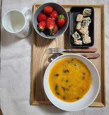 Hobakjuk atau bubur labu sering kali disajikan untuk orang sakit, karena bisa meningkatkan nafsu makan. Fakta Hobakjuk Bubur Labu Khas Korea