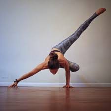 Riva G On Instagram Day 7 Of Decemberdetoxasanas Is Parsva Bakasana Or Side Crow Pose Side Crow L Yoga Poses Advanced Advanced Yoga Basic Yoga Poses