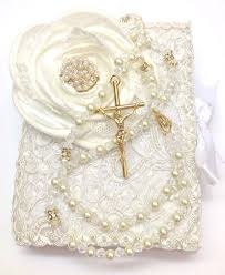Fútbol americano professional y la biblia. Significado De Los Objetos Simbolicos De La Boda Arras Anillos Lazo El Blog De Una Novia