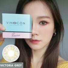 小直径自然小混血款✨ 【𝗩𝗶𝗰𝘁𝗼𝗿𝗶𝗮 𝗦𝗲𝗿𝗶𝗲𝘀 𝟭𝟰.𝟮𝗺𝗺】  纹路设计就像一道道光束放射在眼里非常独特不死板😍 想要尝试混血款但又不想要太显色的可以入手这款！即使是淡妆也能驾驭哟😃 . Grey/Brown  0-800度数. ⚠️insta信箱❌没有接单