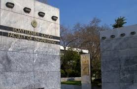 Άνετη πρόσβαση, κοντά σε μέσα μαζικής μεταφοράς, σούπερ μάρκετ, πάρκα, πανεπιστήμια, απόσταση από θάλασσα 1χλμ, κέντρο θεσσαλονίκης 500μ, αεροδρόμιο μακεδονία 13χλμ. To Aristoteleio Panepisthmio 8essalonikhs Sth Maxh Enantia Ston Koronoio 4troxoi Gr