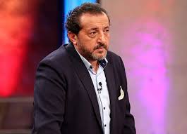 Ekmek teknesi dizisinde oynadığı ölü ve bez bebek dizisinde ki joker karakterleriyle tanınır. Mehmet Yalcinkaya Kimdir Masterchef Turkiye 2020 Juri Uyesi Mehmet Yalcinkaya Nereli Kac Yasinda