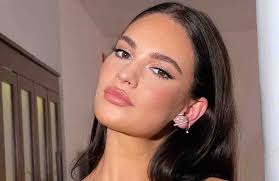 Lily James troque sa chevelure brune pour un blond éclatant