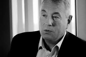 Roy Farthing honoured as a Life Fellow of the API