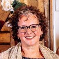 Diana Coen's Instagram, Twitter & Facebook